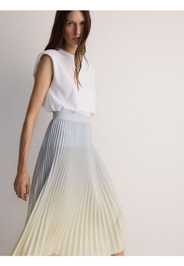 Reserved - Plisowana spódnica midi - jasnożółty. Kolor: żółty. Materiał: dzianina