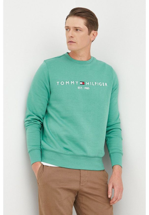TOMMY HILFIGER - Tommy Hilfiger bluza męska kolor zielony z aplikacją. Kolor: zielony. Materiał: bawełna. Wzór: aplikacja