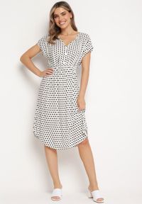 Born2be - Biała Bawełniana Sukienka z Gumką w Pasie i Falbanką Romilla. Kolor: biały. Materiał: bawełna. Sezon: lato. Styl: wizytowy #6