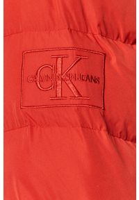 Calvin Klein Jeans - Kurtka puchowa. Okazja: na co dzień. Typ kołnierza: kaptur. Kolor: czerwony. Materiał: puch. Wzór: gładki. Styl: casual #6