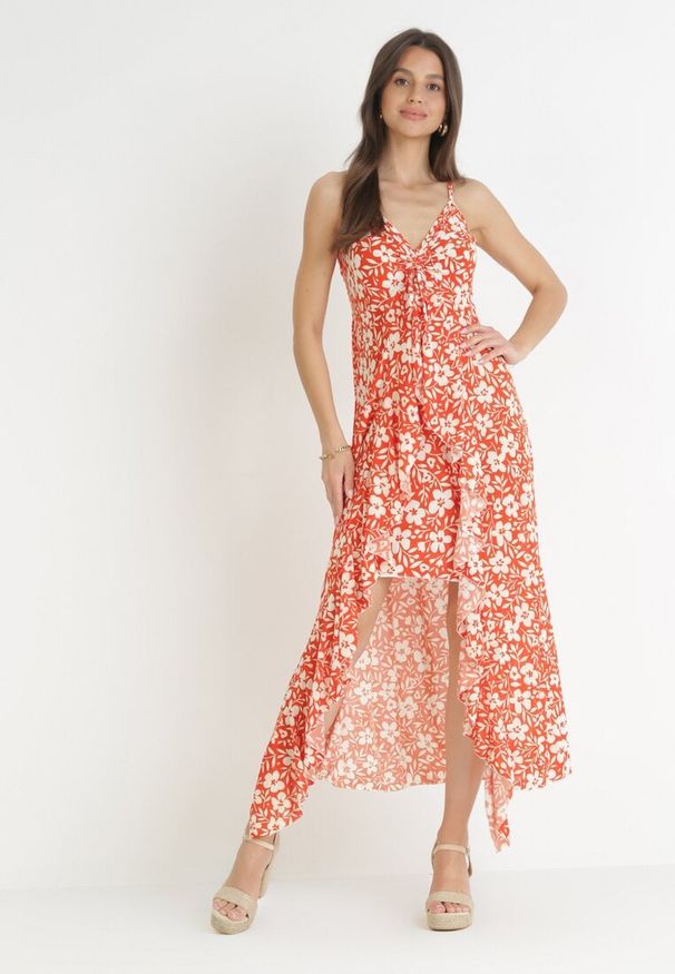 Born2be - Pomarańczowa Asymetryczna Sukienka Maxi na Regulowanych Ramiączkach w Kwiaty Dalit. Typ kołnierza: kołnierz z falbankami. Kolor: pomarańczowy. Długość rękawa: na ramiączkach. Wzór: kwiaty. Sezon: wiosna, lato. Typ sukienki: asymetryczne. Długość: maxi