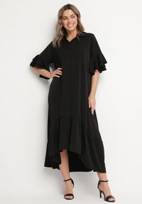 Born2be - Czarna Sukienka Koszulowa z Ozdobną Falbanką Daviravie. Okazja: na co dzień. Kolor: czarny. Typ sukienki: koszulowe. Styl: klasyczny, casual, elegancki #1