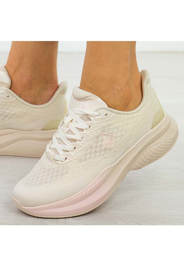 Różowe przewiewne buty damskie McArthur Mc21w. Okazja: na co dzień, na spacer. Zapięcie: sznurówki. Kolor: różowy. Materiał: tkanina. Szerokość cholewki: normalna. Sezon: wiosna, lato. Sport: turystyka piesza, fitness