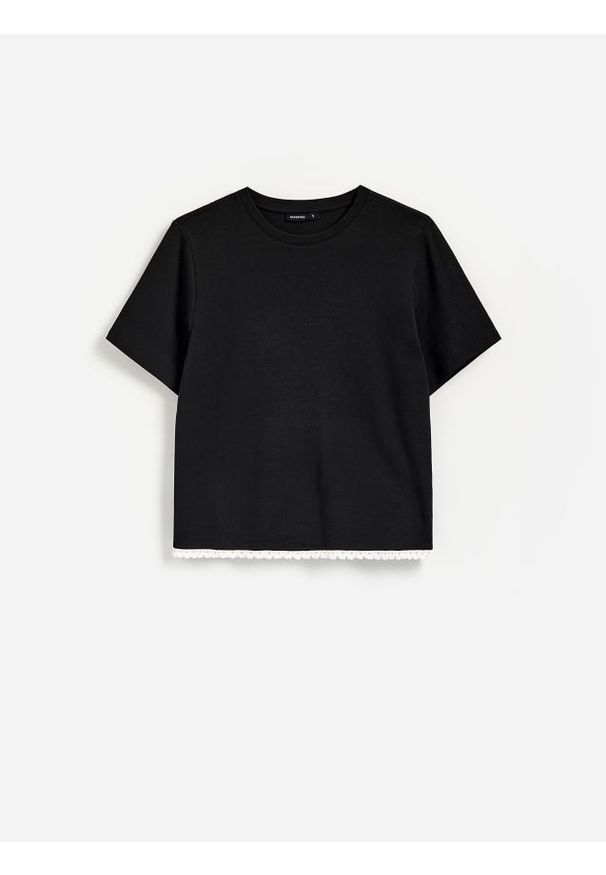 Reserved - T-shirt z ozdobnym wykończeniem - czarny. Kolor: czarny. Materiał: bawełna