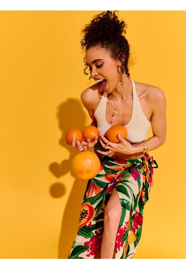 Sinsay - Wiskozowa kopertowa spódnica midi z roślinnym wzorem - wielobarwny. Materiał: wiskoza