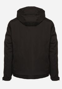 Born2be - Czarna Jednorzędowa Kurtka z Odpinanym Kapturem i Napami przy Rękawach Elondraea. Okazja: na co dzień, na spacer. Kolor: czarny. Materiał: jeans. Styl: klasyczny, casual #6