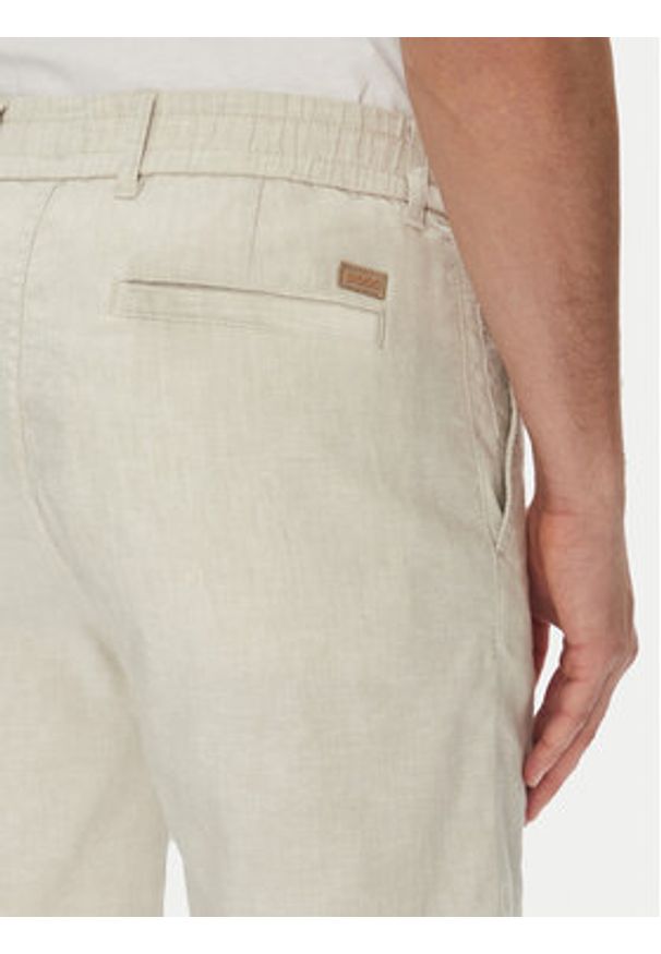 BOSS Szorty materiałowe 50536863 Beżowy Tapered Fit. Kolor: beżowy. Materiał: syntetyk
