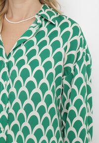 Born2be - Zielona Koszula Zapinana w Fantazyjny Print Amecca. Kolor: zielony. Długość rękawa: długi rękaw. Długość: długie. Wzór: nadruk #4