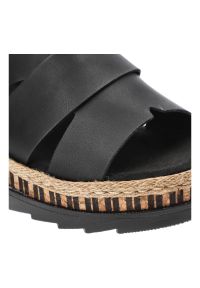 Czarne Klapki Rieker Wygodne Buty Na Platformie. Okazja: na co dzień, na spacer. Kolor: czarny. Materiał: skóra. Obcas: na platformie. Styl: casual, elegancki #4