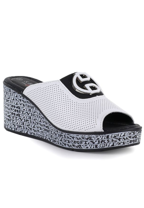 Skórzane klapki damskie na koturnie białe S.Barski 7012. Kolor: biały. Materiał: skóra. Obcas: na koturnie