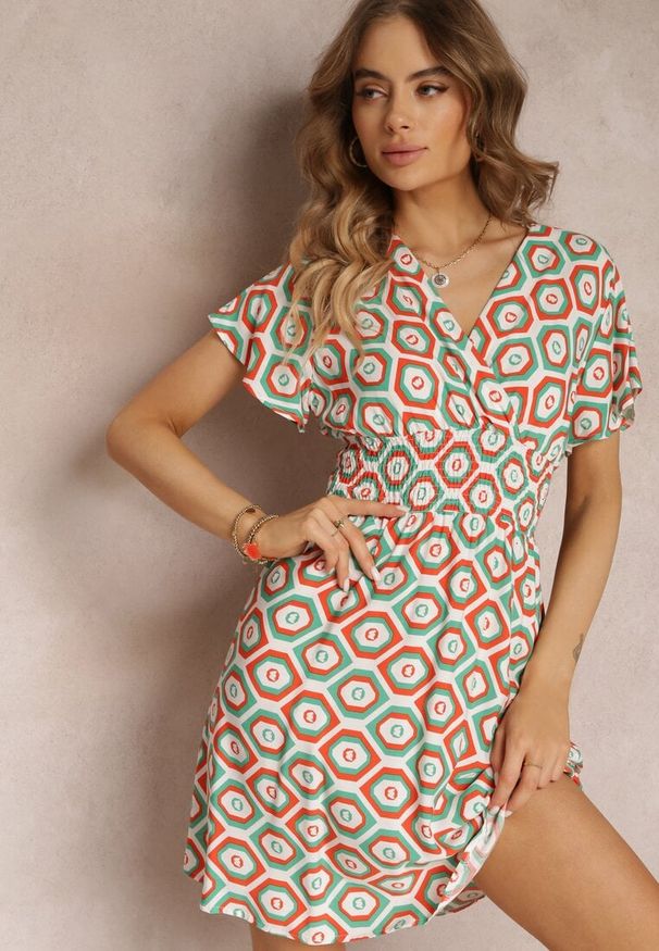 Renee - Pomarańczowa Kopertowa Sukienka Mini z Gumką w Talii z Wiskozy Samata. Kolor: pomarańczowy. Materiał: wiskoza. Długość rękawa: krótki rękaw. Sezon: lato, wiosna. Typ sukienki: kopertowe. Długość: mini
