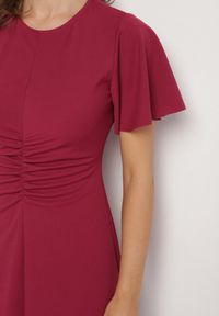 Born2be - Bordowa Rozkloszowana Sukienka Ozdobiona Marszczeniem Odallica. Kolor: czerwony. Wzór: aplikacja. Typ sukienki: rozkloszowane. Styl: elegancki