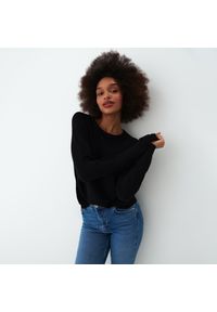 Mohito - Czarny sweter basic z okrągłym dekoltem - Czarny. Kolor: czarny #1
