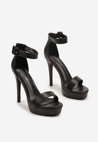 Renee - Czarne Szpilki z Platformą Nilaurea. Okazja: na co dzień, na imprezę. Zapięcie: sprzączka. Kolor: czarny. Materiał: koronka, jeans. Obcas: na platformie. Styl: elegancki, casual. Wysokość obcasa: wysoki