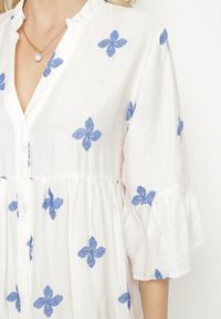 Born2be - Biała Sukienka z Wiskozą o Rozkloszowanym Kroju z Ozdobnym Haftem Arathiel. Okazja: na co dzień, na spacer. Typ kołnierza: dekolt w kształcie V. Kolor: biały. Materiał: wiskoza. Wzór: haft. Sezon: wiosna, lato. Styl: casual, elegancki #5