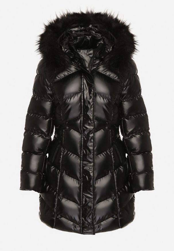 Born2be - Czarna Pikowana Kurtka przed Kolano z Kapturem i Futerkiem Salasa. Typ kołnierza: kaptur. Kolor: czarny. Materiał: futro. Długość: długie. Styl: elegancki