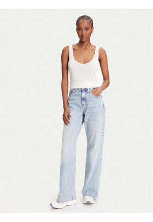 Calvin Klein Top LV044C345G Écru Regular Fit. Kolor: kremowy. Materiał: wiskoza