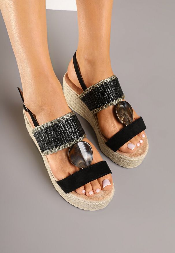 Born2be - Czarne Sandały na Grubej Podeszwie z Plecionką i Aplikacją Noroti. Okazja: na co dzień. Zapięcie: sprzączka. Kolor: czarny. Materiał: jeans. Wzór: aplikacja. Sezon: lato. Styl: glamour, casual, elegancki