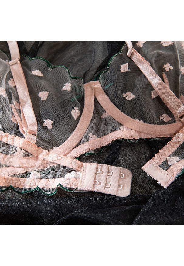 Intica - Bielizna z haftem i siateczką dla podkreślenia kształtów Mojca. Kolor: różowy. Materiał: materiał. Wzór: haft