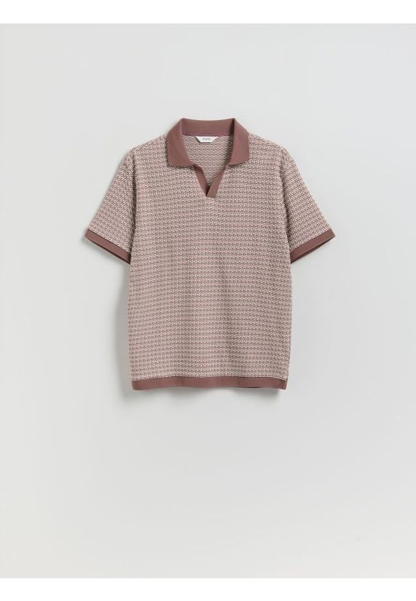 Reserved - Koszulka polo regular fit - brudny róż. Typ kołnierza: polo. Kolor: różowy. Materiał: bawełna, dzianina