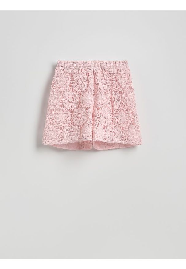 Reserved - Ażurowe szorty - pastelowy róż. Kolor: różowy. Materiał: dzianina. Wzór: ażurowy