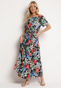 Born2be - Czarno-Zielona Sukienka z Wiskozy w Kwiaty Rozkloszowana Wiązana w Talii Quilbia. Okazja: na plażę, na spacer. Typ kołnierza: dekolt hiszpanka. Kolor: czarny. Materiał: wiskoza. Długość rękawa: krótki rękaw. Wzór: kwiaty. Sezon: lato #1
