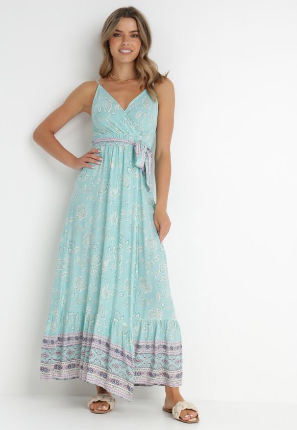 Born2be - Miętowa Sukienka Komley. Kolor: miętowy. Materiał: materiał, wiskoza. Długość rękawa: na ramiączkach. Wzór: nadruk. Typ sukienki: kopertowe. Długość: maxi