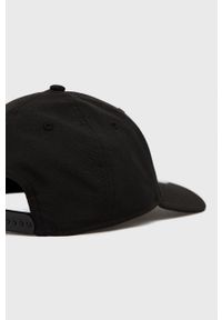 New Era czapka kolor czarny z aplikacją. Kolor: czarny. Materiał: poliester, włókno. Wzór: aplikacja