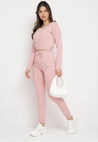 Born2be - Różowy Komplet Dresowy z Krótką Bluzą i Spodniami Bojówkami Dilenna. Kolor: różowy. Materiał: dresówka #3