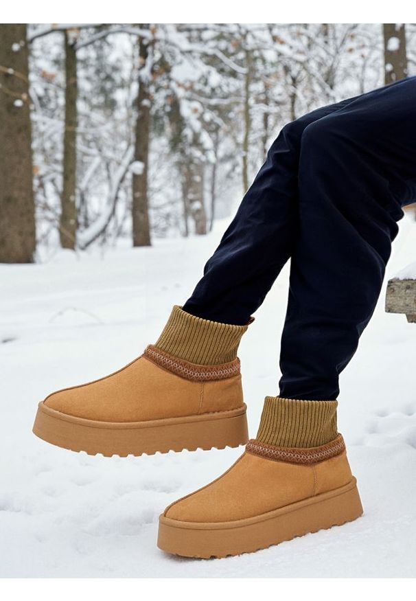 Sinsay - Botki z imitacji zamszu - brązowy. Kolor: brązowy. Materiał: zamsz