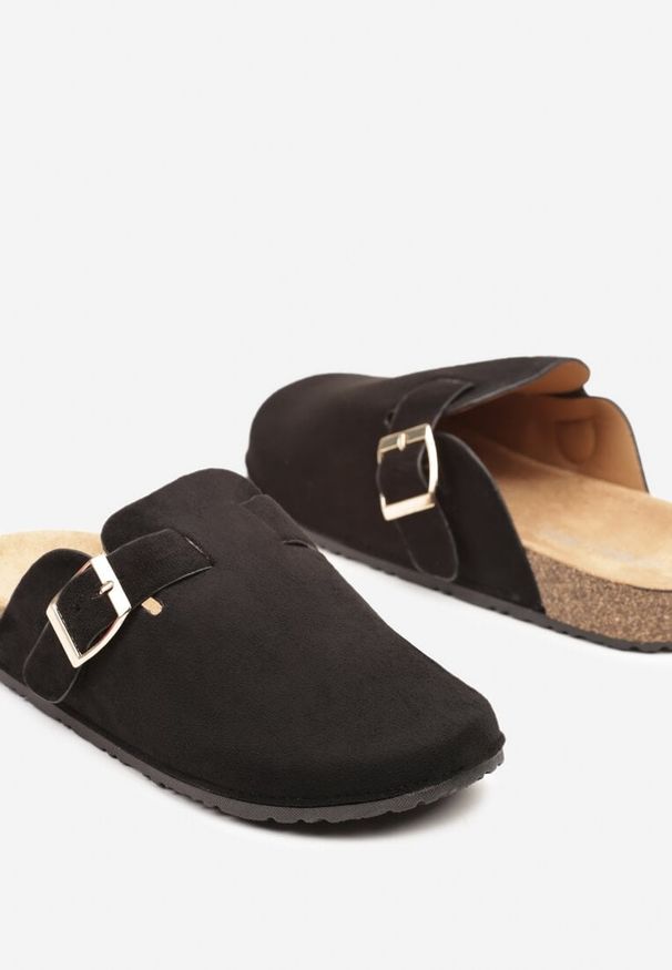 Renee - Czarne Klapki Chodaki Ozdobione Paskami z Klamrami Silamia. Okazja: na co dzień. Kolor: czarny. Materiał: jeans. Wzór: aplikacja. Sezon: lato. Styl: elegancki, casual