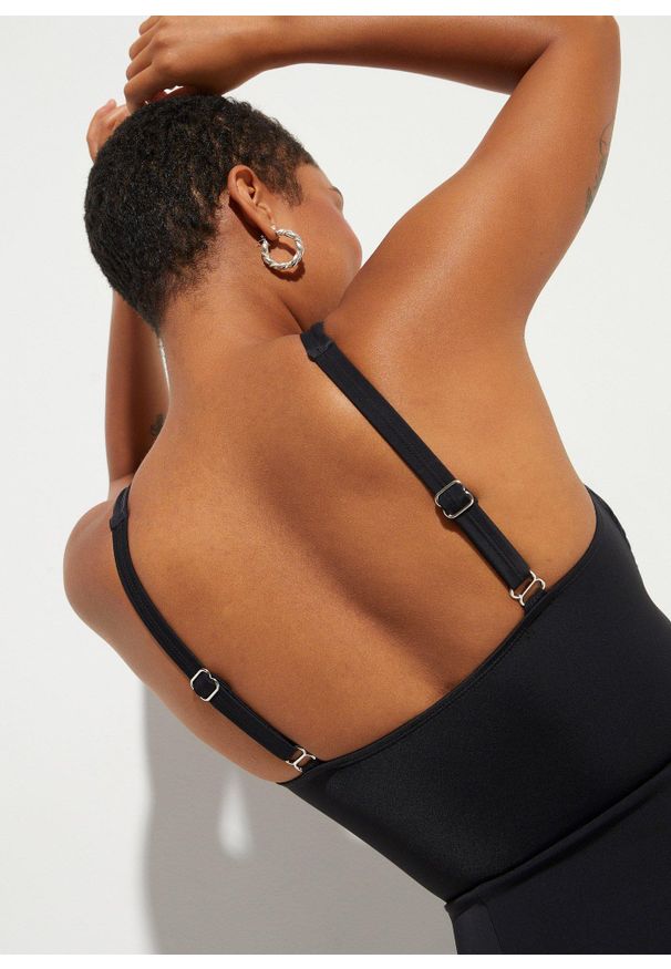 bonprix - Sukienka kąpielowa z przezroczystą siateczką, o średnim stopniu modelowania. Kolor: czarny. Materiał: poliamid