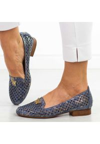 Niebieskie jeans ażurowe półbuty damskie M.Daszyński Sa222-3. Okazja: na co dzień. Kolor: niebieski. Szerokość cholewki: normalna. Wzór: ażurowy. Materiał: skóra. Sezon: wiosna, jesień, lato. Obcas: na obcasie. Styl: casual, elegancki, klasyczny. Wysokość obcasa: niski #1