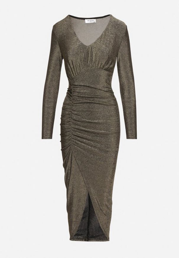 Born2be - Złota Dopasowana Sukienka z Wiskozą Marszczeniem w Pasie i Metaliczną Nitką Temivina. Okazja: na co dzień. Kolor: złoty. Materiał: wiskoza. Typ sukienki: asymetryczne, proste, oversize. Styl: casual, elegancki