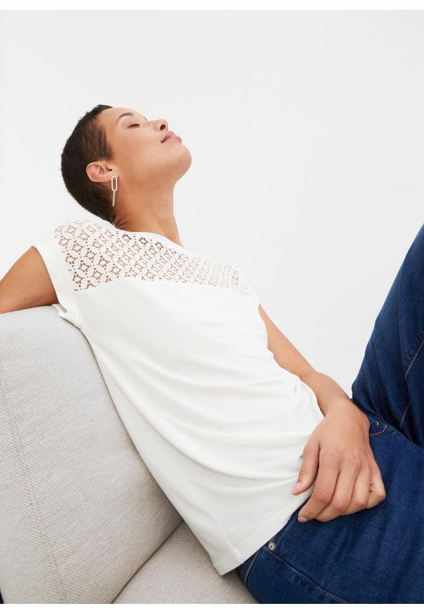 bonprix - T-shirt z miękkiej mieszanki wiskozy. Kolor: biały. Materiał: wiskoza, koronka. Wzór: koronka