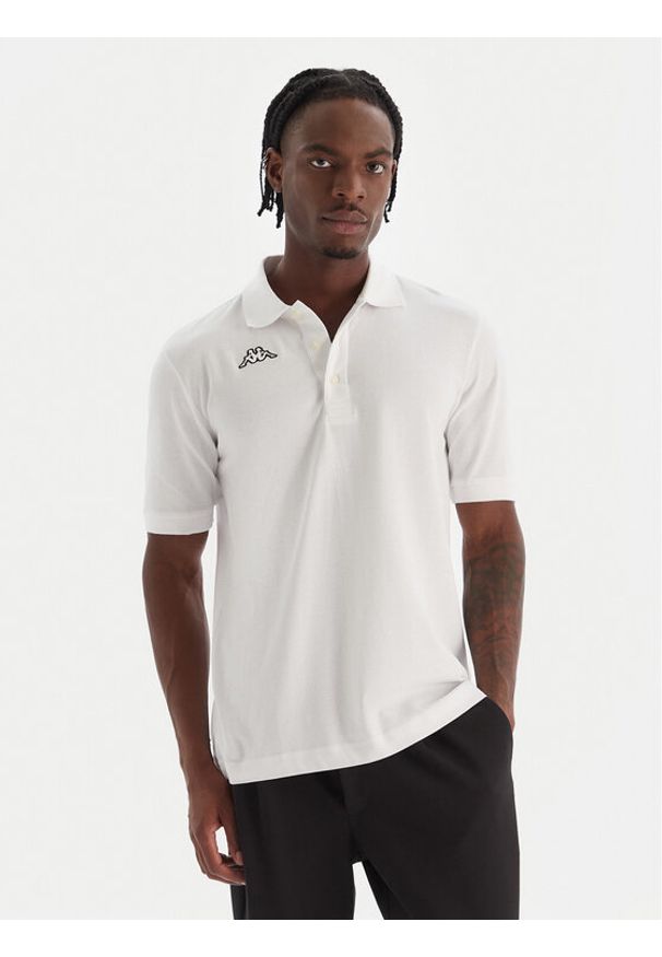 Kappa Polo Logo Sharas Mss 302B3D0 Biały Regular Fit. Typ kołnierza: polo. Kolor: biały. Materiał: bawełna