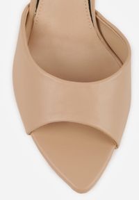 Renee - Jasnobeżowe Klapki na Szpilce VICES z Metaliczną Wstawką i Szpiczastym Noskiem Alarianne. Nosek buta: szpiczasty. Kolor: beżowy. Materiał: jeans. Obcas: na szpilce. Styl: wizytowy, elegancki #7