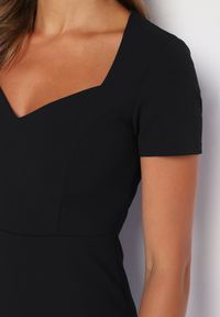 Born2be - Czarna Taliowana Koktajlowa Sukienka z Wiskozą i Rozcięciem z Tyłu Castorea. Okazja: na co dzień. Kolor: czarny. Materiał: wiskoza. Długość rękawa: krótki rękaw. Styl: wizytowy #3