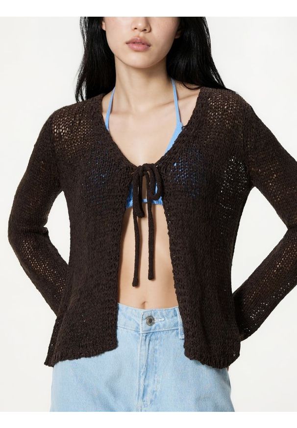 Reserved - Kardigan z wiązaniem - brązowy. Kolor: brązowy. Materiał: dzianina