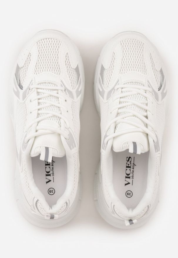 Born2be - Białe Sneakersy VICES na Grubej Tłoczonej Podeszwie z Perforacją Elanatia. Okazja: na co dzień. Kolor: biały. Materiał: jeans. Sport: fitness