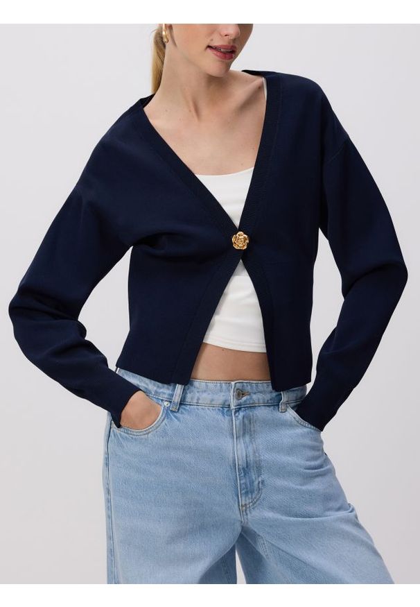 Reserved - Kardigan z ozdobnym zapięciem - granatowy. Kolor: niebieski. Materiał: dzianina, wiskoza