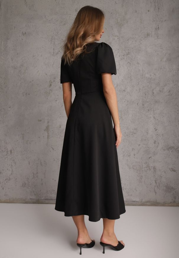 Renee - Czarna Rozkloszowana Sukienka Koktajlowa VICES na Krótki Rękaw Nessesha. Okazja: na randkę, na wesele, na ślub cywilny. Kolor: czarny. Długość rękawa: krótki rękaw. Styl: wizytowy. Długość: mini