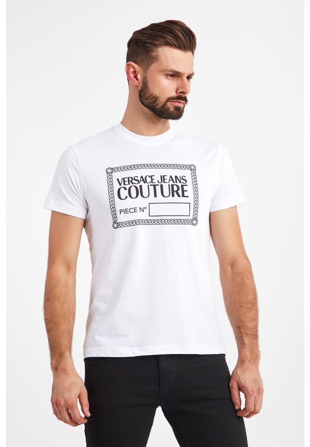 Versace Jeans Couture - T-SHIRT VERSACE JEANS COUTURE. Materiał: bawełna, guma. Długość rękawa: krótki rękaw. Długość: krótkie. Wzór: nadruk