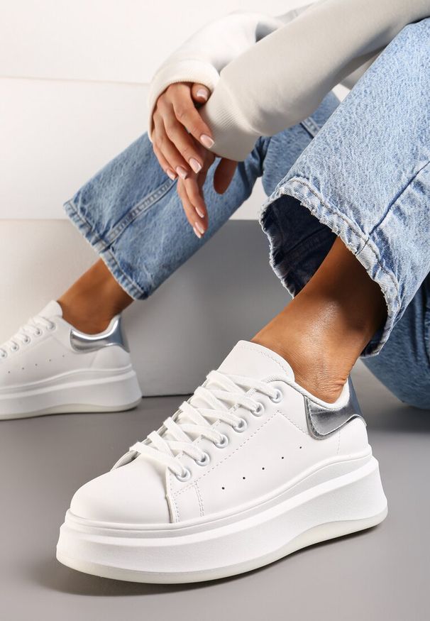 Born2be - Biało-Srebrne Sneakersy z Ekoskóry na Platformie ze Sznurowaniem Telretia. Kolor: biały. Obcas: na platformie