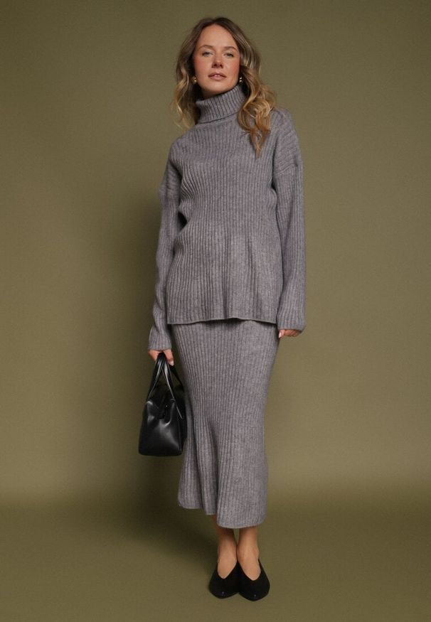 Born2be - Szary Komplet Dzianinowy z Wełną Sweter z Golfem i Ołówkowa Spódnica Falovira. Kolor: szary. Materiał: dzianina, wełna. Sport: golf