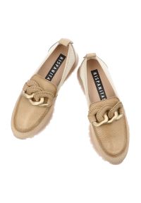 Półbuty damskie Hispanitas, ze skóry naturalnej z tekstylnymi wstawkami z siateczki wsuwany krój metalowa ozdoba na podbiciu, beżowe, SHV264834 Sumat. Kolor: beżowy. Materiał: skóra. Szerokość cholewki: normalna. Wzór: aplikacja. Sezon: wiosna, lato. Styl: elegancki #8