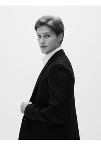 Reserved - Marynarka slim fit z wiskozą - granatowy. Kolor: niebieski. Materiał: wiskoza #1