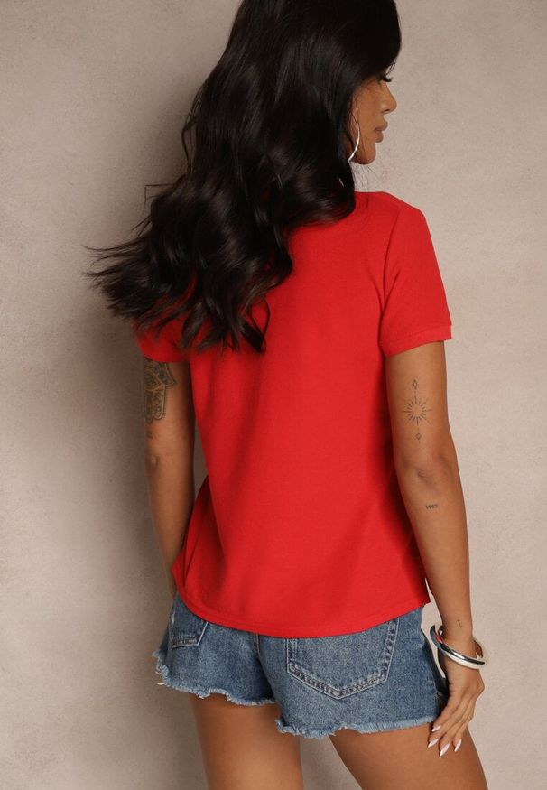Renee - Czerwony Bawełniany T-shirt Typu Polo Arsenllia. Okazja: na co dzień. Typ kołnierza: polo. Kolor: czerwony. Materiał: bawełna. Styl: casual, elegancki, klasyczny
