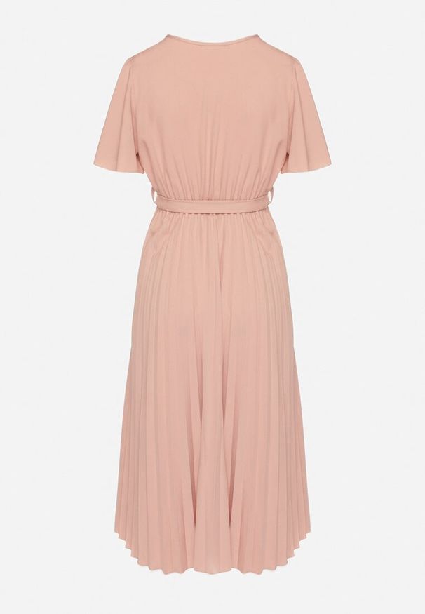 Born2be - Różowa Sukienka Plisowana z Dekoltem w V z Paskiem w Talii Zolseki. Okazja: na co dzień. Kolor: różowy. Styl: casual, klasyczny