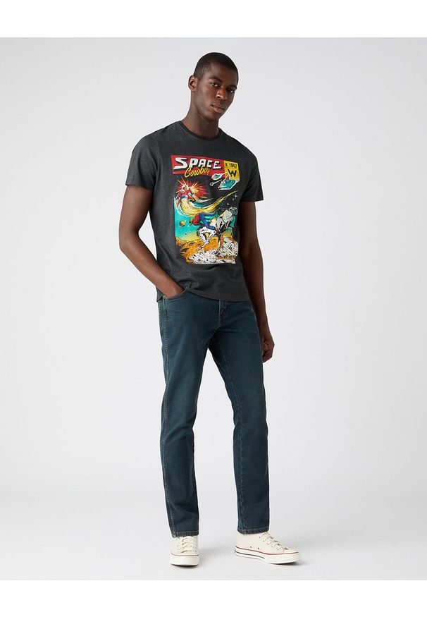 Wrangler - MĘSKIE SPODNIE JEANSOWE WRANGLER TEXAS SLIM DARK DUST W12S2837E 112144749